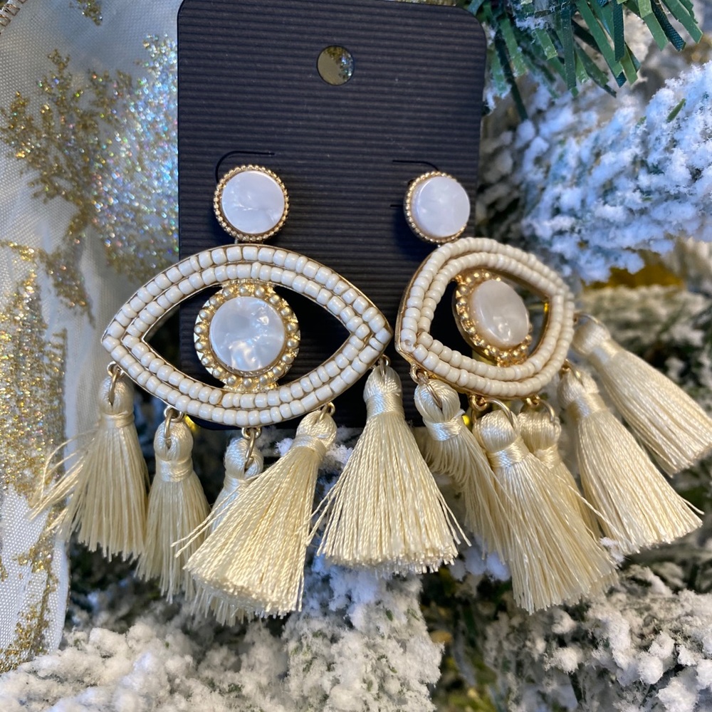 NWT trendy eye- fringe earnings off white